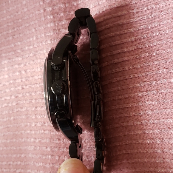 Michael Kors MK8147 Blacked Out Runway Chronograph Mens Watch - Picture 5 of 8